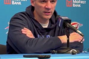 杰伦威谈东契奇受伤：那个回合我本可以拿球推反击，但我让球出界，好让他可以缓缓