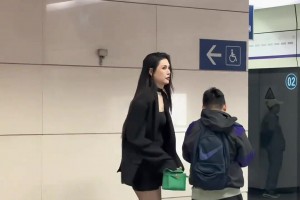 这身材爱了嘛😍 许诺：遇见两米的我，请抬起头来跟我说话 ！